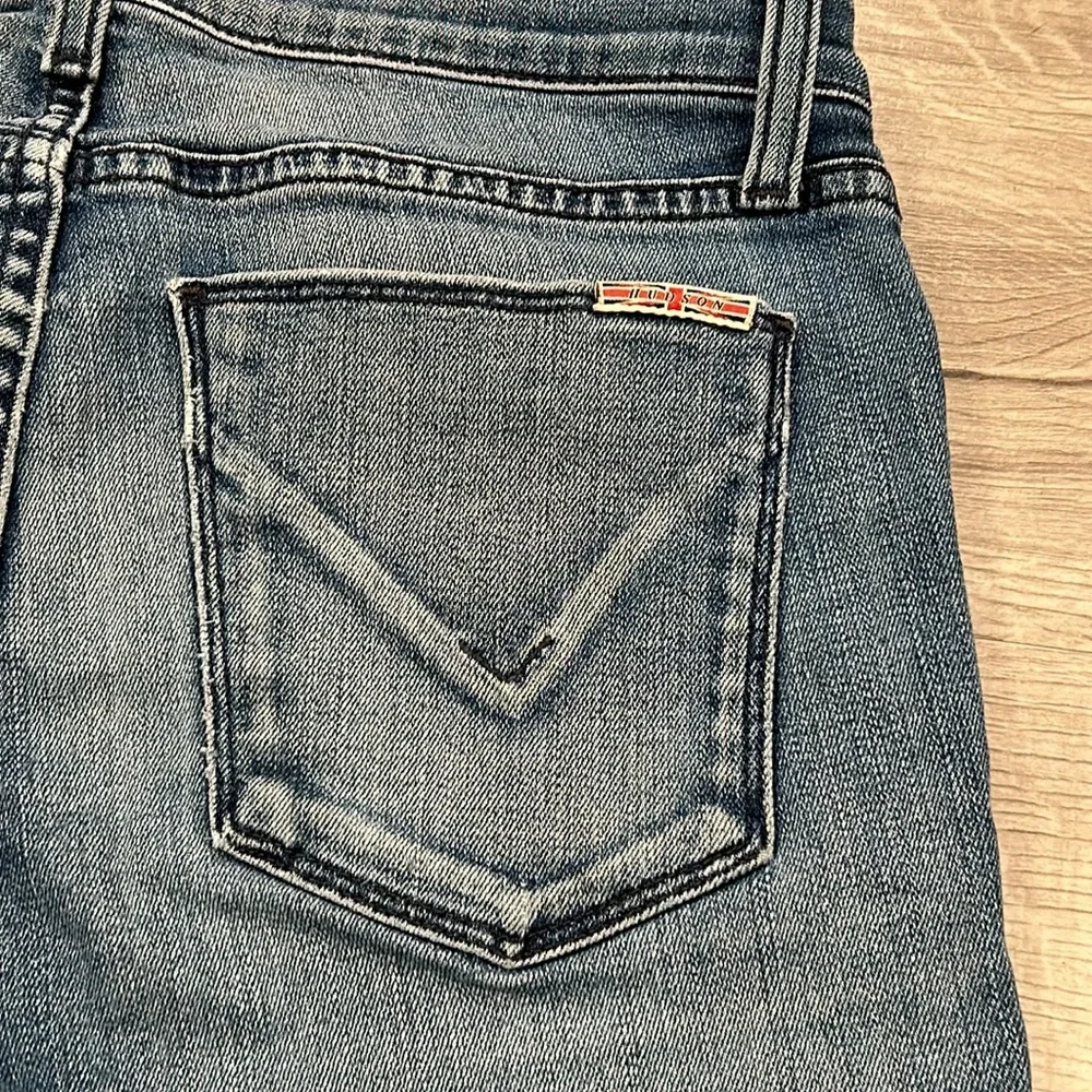 HUDSON | Amelia Rolled Cuffed Knee Short Bermuda Denim Jeans